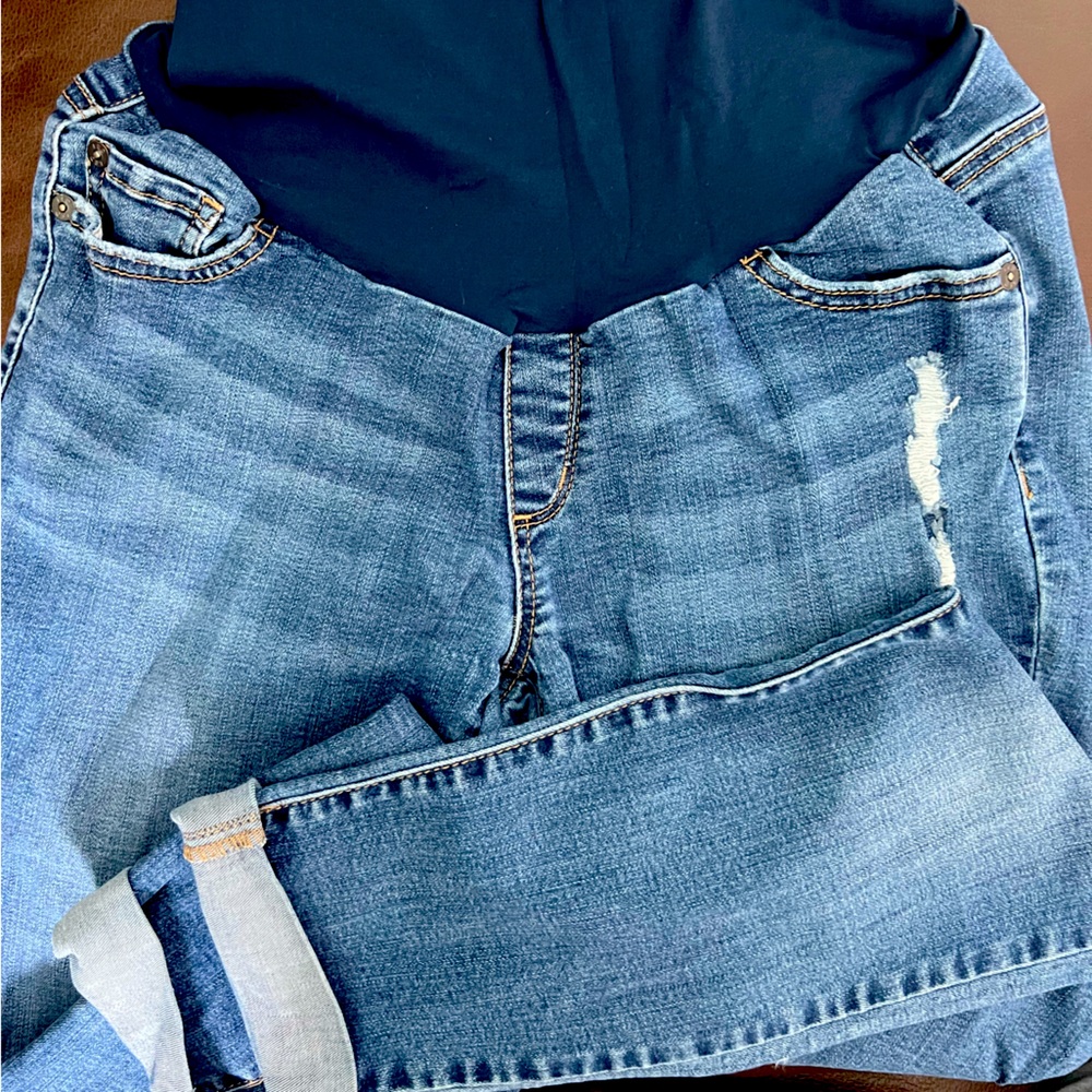 GUC Cropped and mildly distressed LED Maternity Jeans Size 29